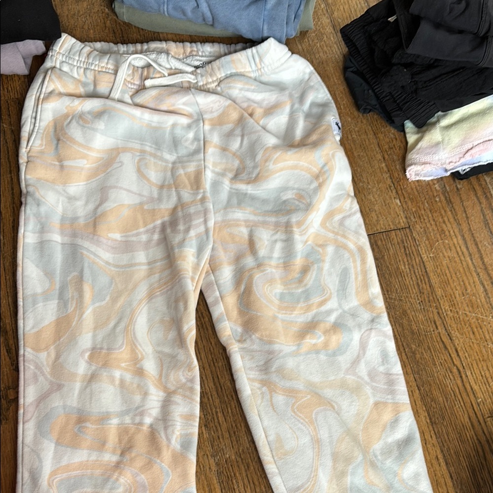 Abercrombie Swirl Pattern Joggers in EUC